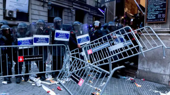 Policías denuncian la pasividad ante el asedio a la Jefatura Superior de Barcelona